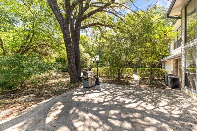 1190 Whispering Oaks Drive, Desoto, TX 75115