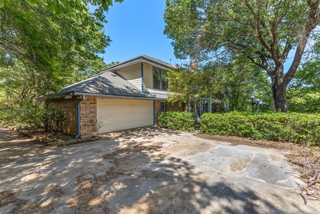 1190 Whispering Oaks Drive, Desoto, TX 75115