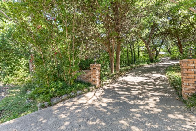1190 Whispering Oaks Drive, Desoto, TX 75115