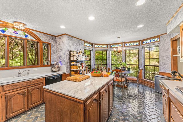 1190 Whispering Oaks Drive, Desoto, TX 75115