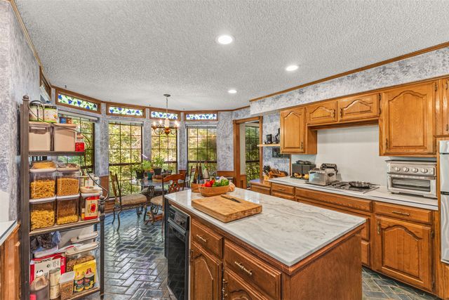 1190 Whispering Oaks Drive, Desoto, TX 75115