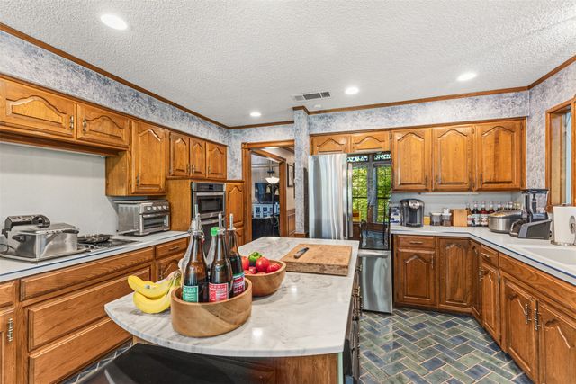 1190 Whispering Oaks Drive, Desoto, TX 75115