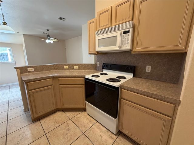 7941 Falcon Dr, Corpus Christi, TX 78414