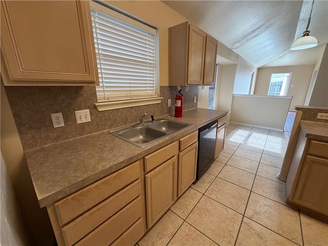 7941 Falcon Dr, Corpus Christi, TX 78414