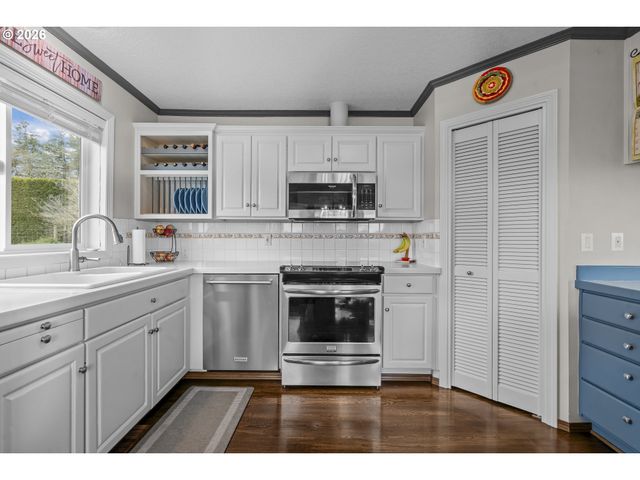 242 Nw WALNUT Ave, Dundee, OR 97115