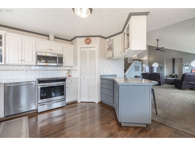 242 Nw WALNUT Ave, Dundee, OR 97115