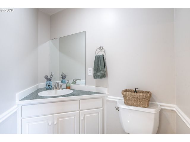 242 Nw WALNUT Ave, Dundee, OR 97115