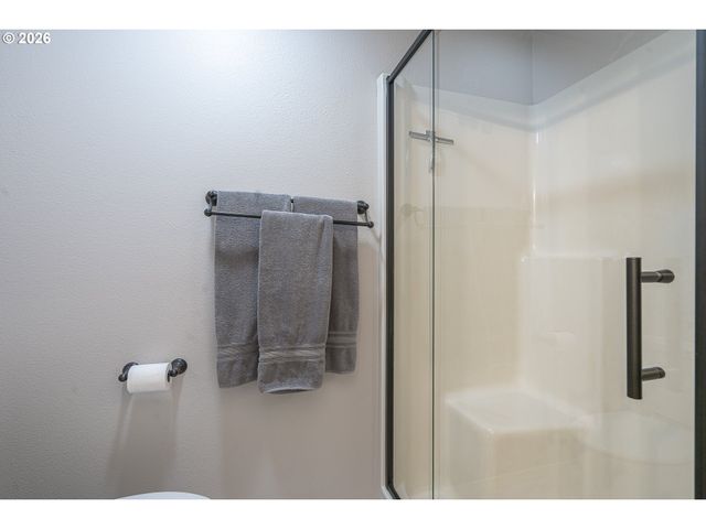 242 Nw WALNUT Ave, Dundee, OR 97115