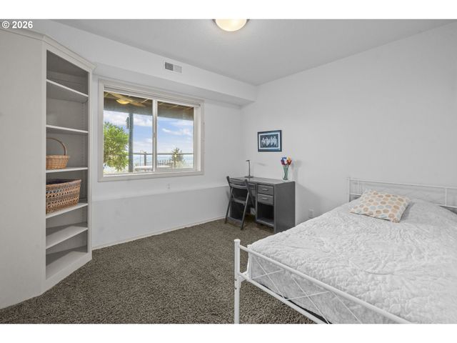 242 Nw WALNUT Ave, Dundee, OR 97115