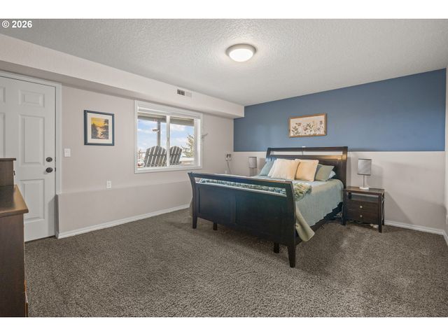 242 Nw WALNUT Ave, Dundee, OR 97115