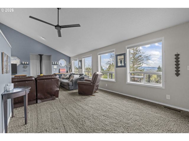 242 Nw WALNUT Ave, Dundee, OR 97115