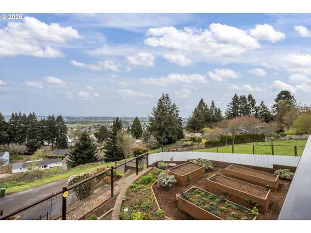 242 Nw WALNUT Ave, Dundee, OR 97115