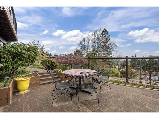 242 Nw WALNUT Ave, Dundee, OR 97115