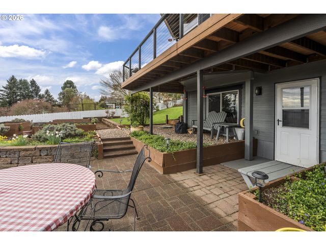 242 Nw WALNUT Ave, Dundee, OR 97115