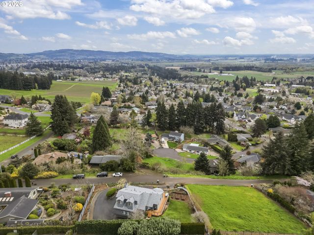 242 Nw WALNUT Ave, Dundee, OR 97115