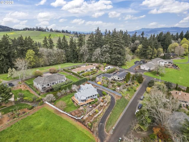 242 Nw WALNUT Ave, Dundee, OR 97115