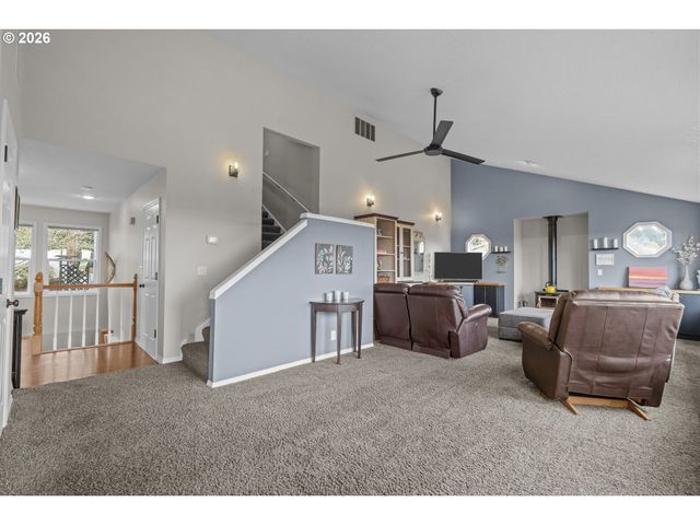 242 Nw WALNUT Ave, Dundee, OR 97115