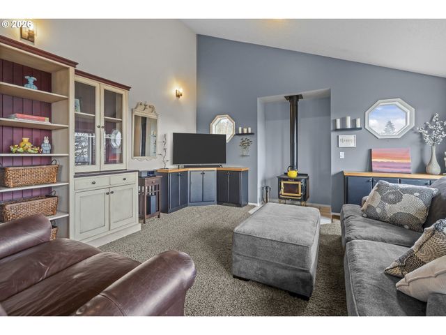 242 Nw WALNUT Ave, Dundee, OR 97115