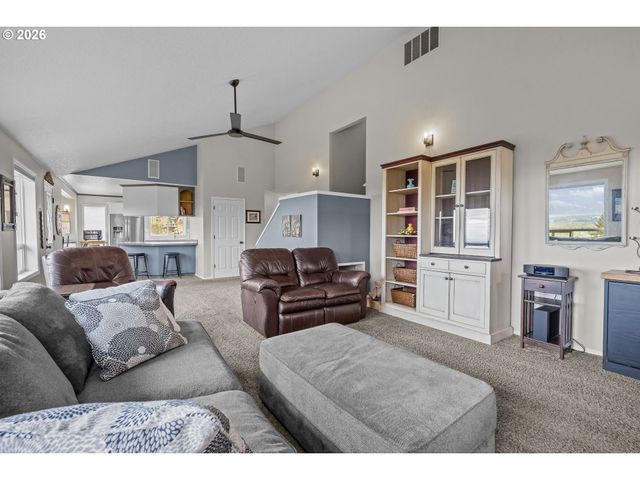 242 Nw WALNUT Ave, Dundee, OR 97115