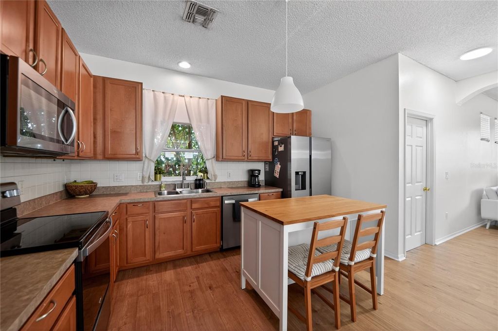 Image 11 of property listing at 14321 PEACOCK SPRINGS TRAIL, Orlando, FL 32828