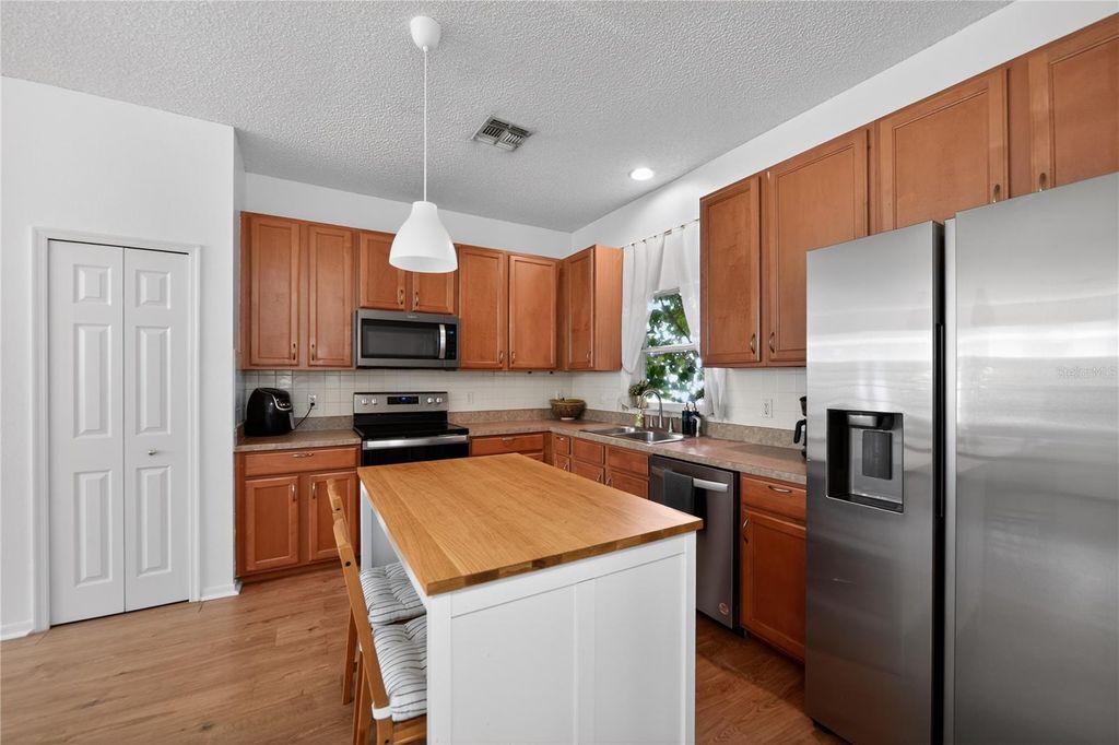 Image 12 of property listing at 14321 PEACOCK SPRINGS TRAIL, Orlando, FL 32828