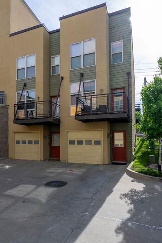 4585 Madison Avenue, Kansas City, MO 64111