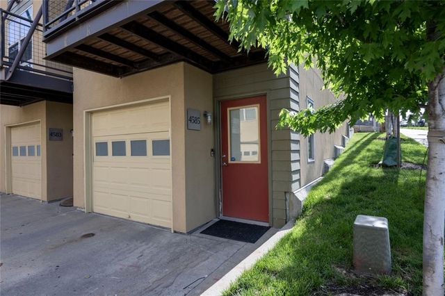 4585 Madison Avenue, Kansas City, MO 64111
