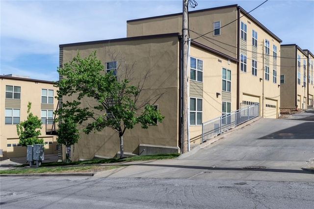 4585 Madison Avenue, Kansas City, MO 64111