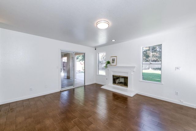 10352 N Doheny Drive, Fresno, CA 93730