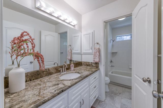 10352 N Doheny Drive, Fresno, CA 93730