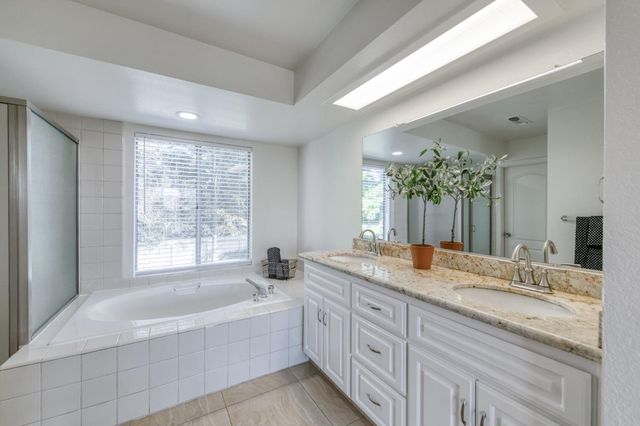 10352 N Doheny Drive, Fresno, CA 93730