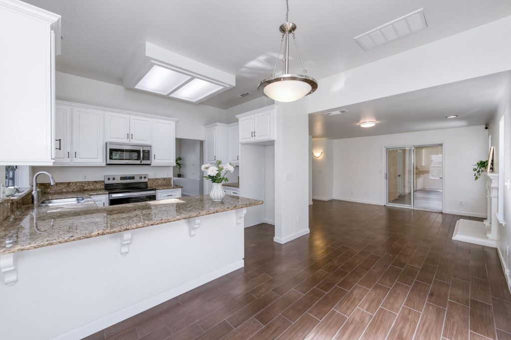 Image 11 of property listing at 10352 N Doheny Drive, Fresno, CA 93730