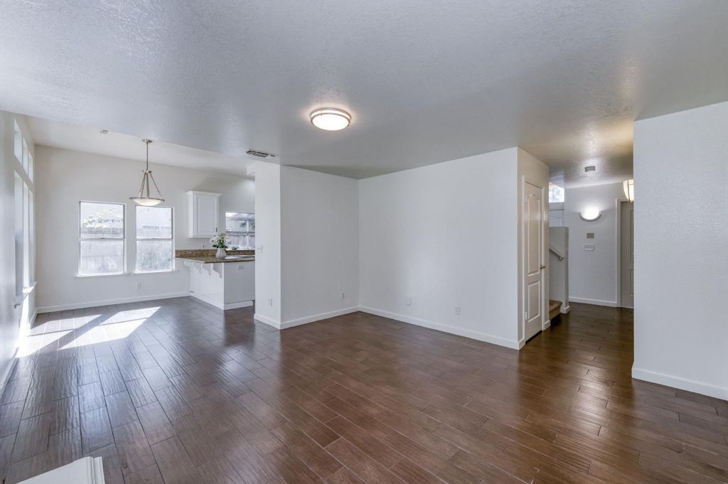 Image 12 of property listing at 10352 N Doheny Drive, Fresno, CA 93730