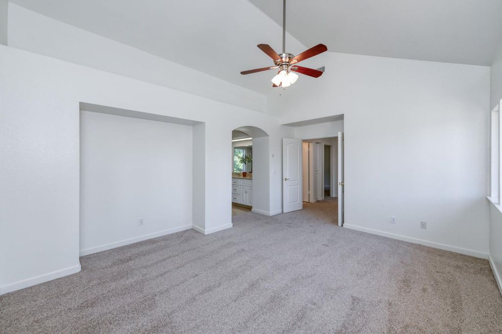 Image 20 of property listing at 10352 N Doheny Drive, Fresno, CA 93730
