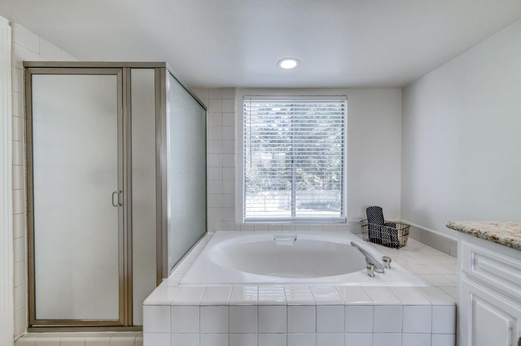 Image 22 of property listing at 10352 N Doheny Drive, Fresno, CA 93730