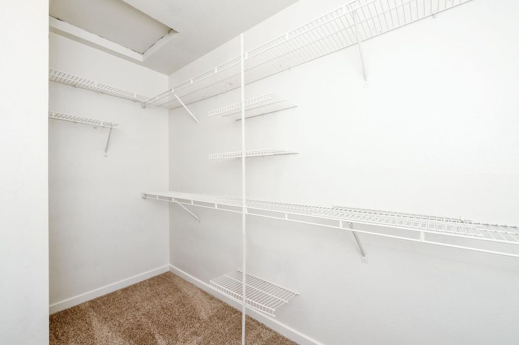 Image 23 of property listing at 10352 N Doheny Drive, Fresno, CA 93730