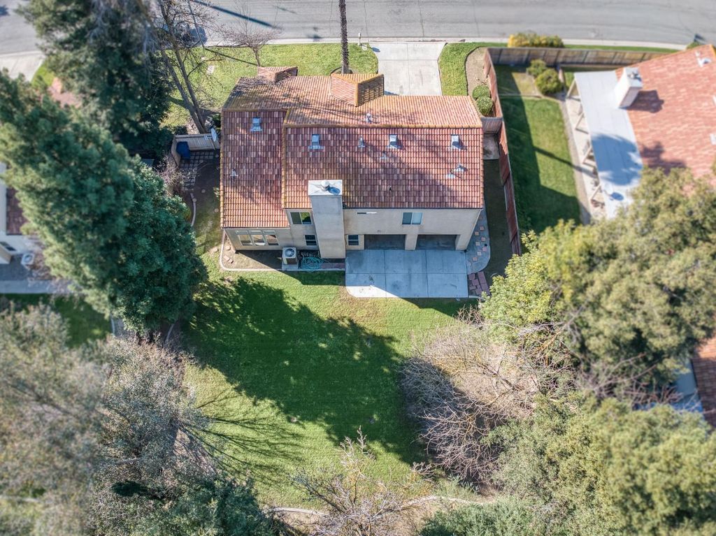 Image 31 of property listing at 10352 N Doheny Drive, Fresno, CA 93730