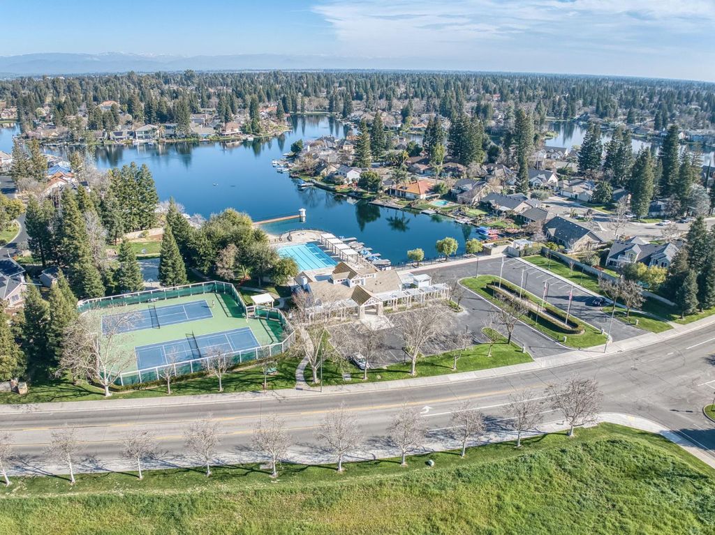 Image 36 of property listing at 10352 N Doheny Drive, Fresno, CA 93730