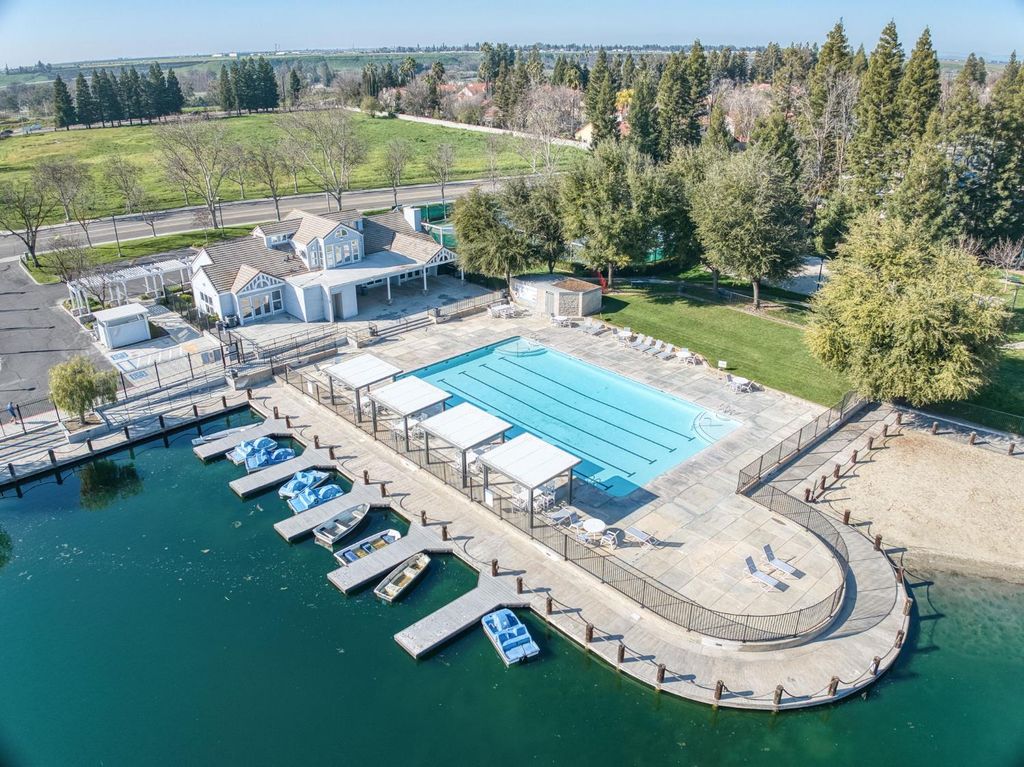 Image 38 of property listing at 10352 N Doheny Drive, Fresno, CA 93730