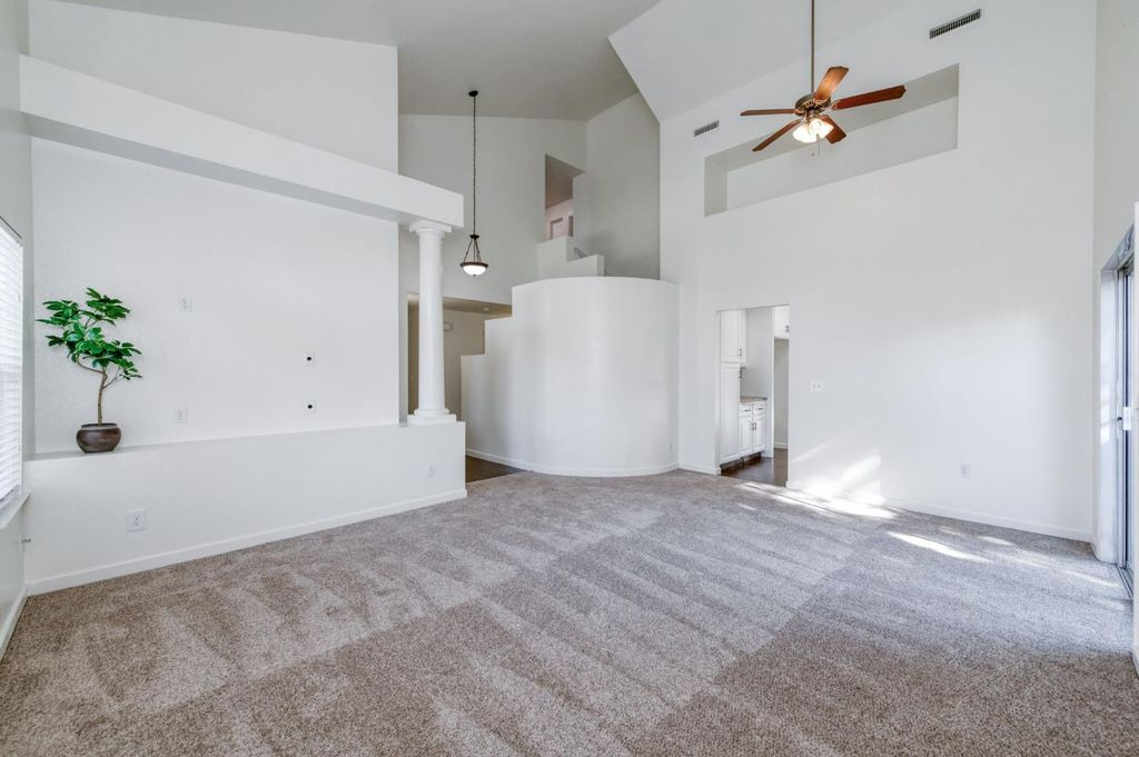 Image 4 of property listing at 10352 N Doheny Drive, Fresno, CA 93730