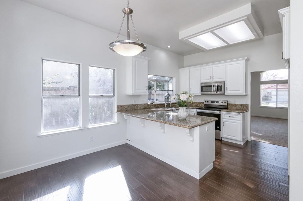 Image 9 of property listing at 10352 N Doheny Drive, Fresno, CA 93730