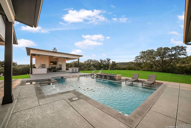 1418 Park Road 37, Helotes, TX 78023
