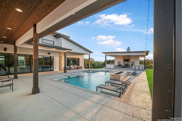 1418 Park Road 37, Helotes, TX 78023