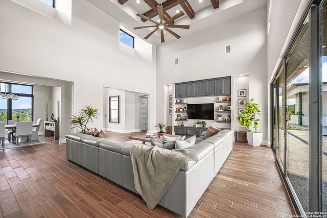 1418 Park Road 37, Helotes, TX 78023