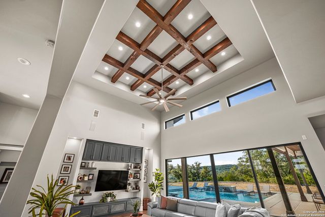 1418 Park Road 37, Helotes, TX 78023