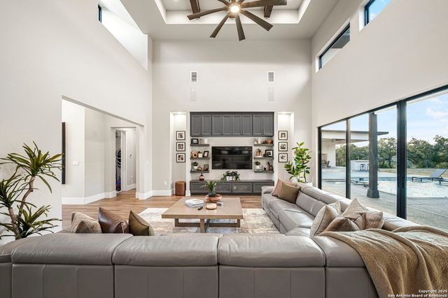 1418 Park Road 37, Helotes, TX 78023