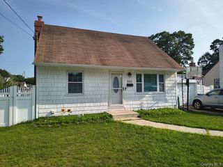 348 Kurzon Road, West Islip, NY 11795