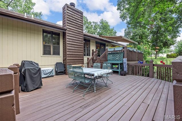 21 Ravenwood Court, Lake St Louis, MO 63367