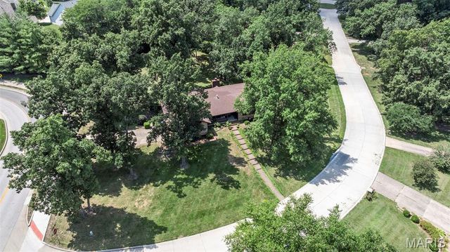 21 Ravenwood Court, Lake St Louis, MO 63367