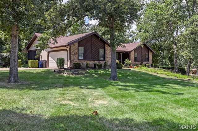 21 Ravenwood Court, Lake St Louis, MO 63367